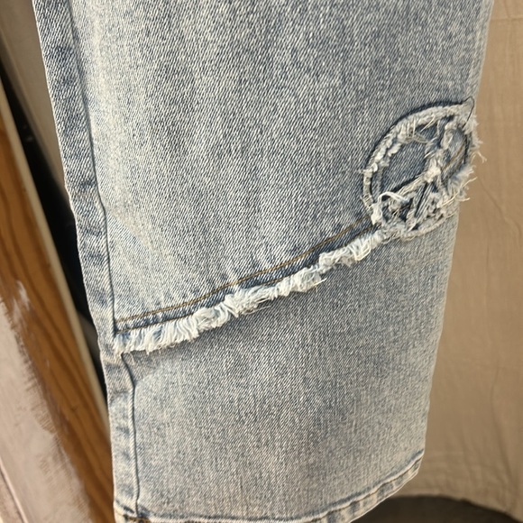 NWT Light Wash Peace Sign Patch Work Jeans - Davi & Dani - Picture 8 of 10